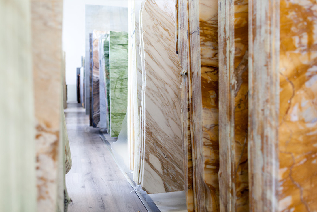 Микробетон Granito Travertino: преимущества и технические особенности материала